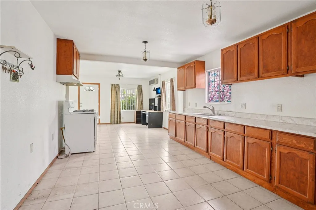 1646 West Boulevard, Los Angeles, California 90019 home-pic-7